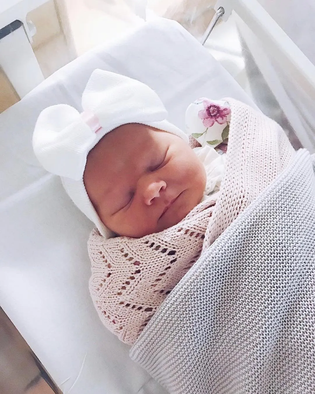 Baby hospital hat with bow