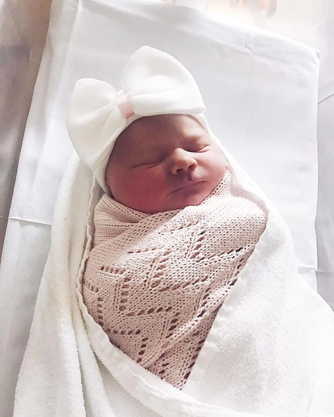Baby hospital hat with bow