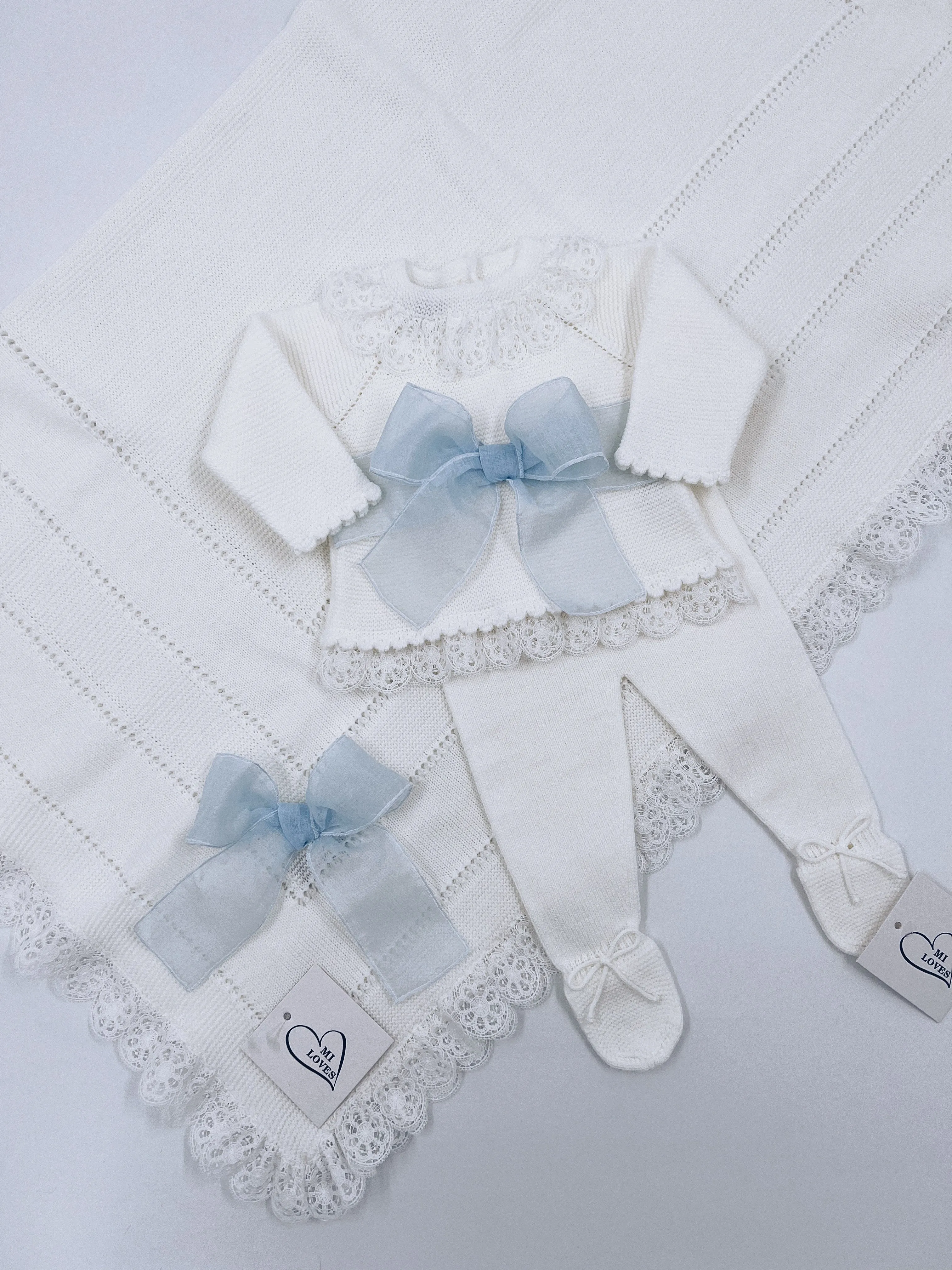Beautiful Ivory knitted blanket with Dusty Blue bow and lace trim(98cm).Suitable for boys and girls.