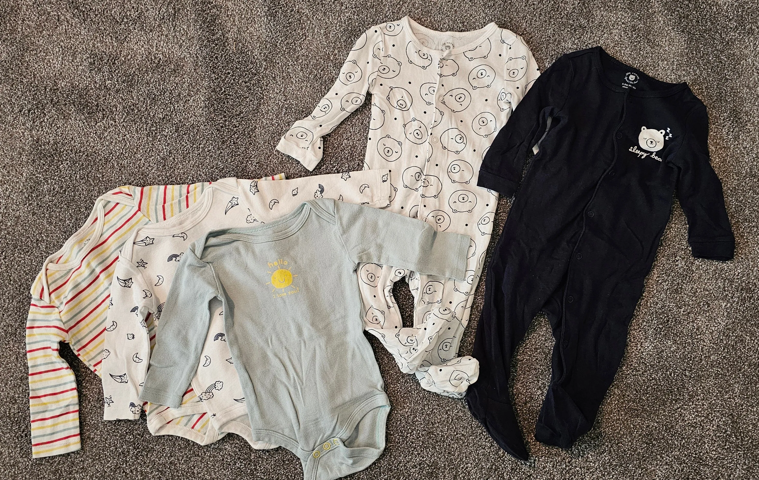 Bundle 5 pieces Gender Neutral Six months , Kids 6 Month (3-6M)