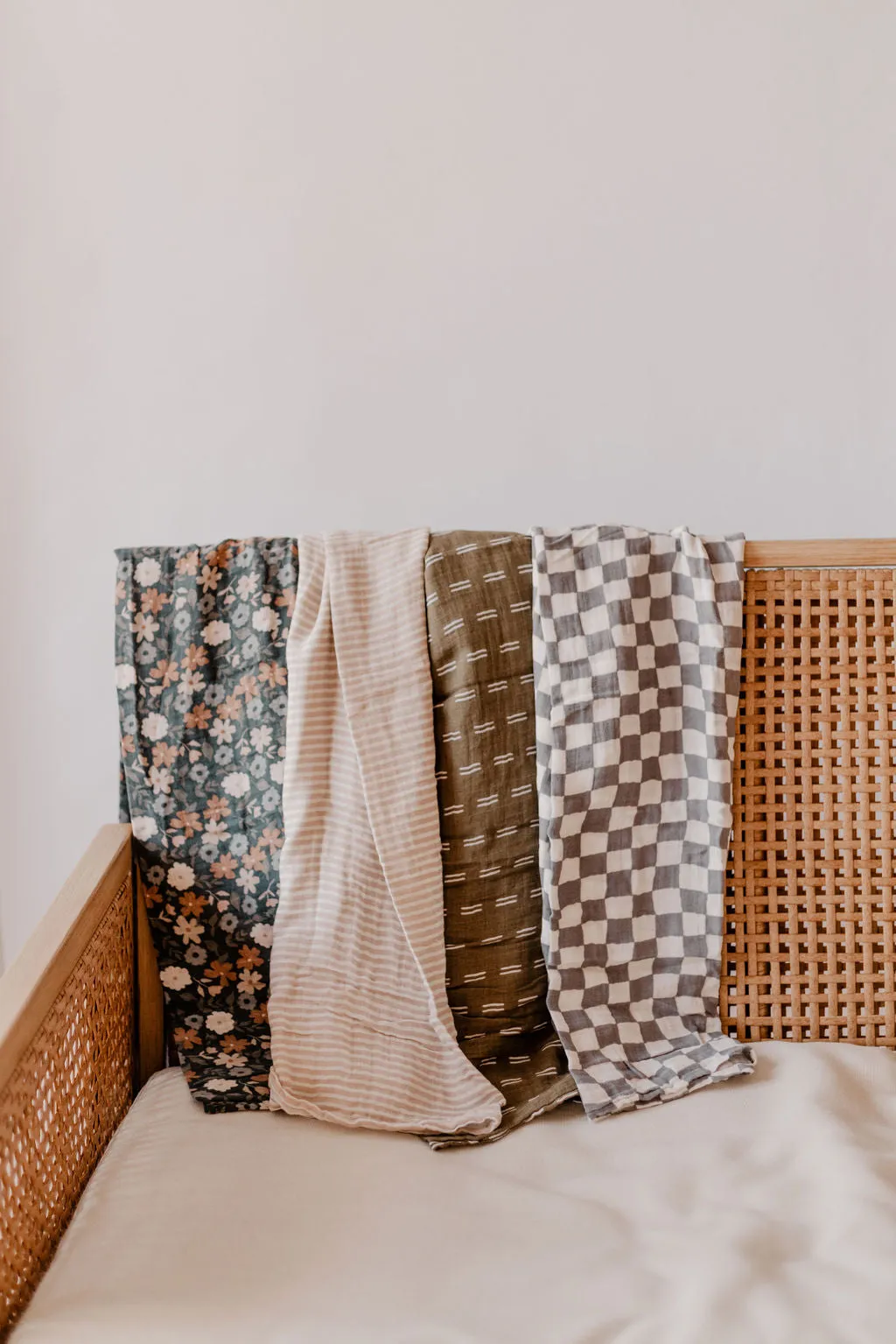 Muslin Swaddle Blanket, 100% Organic Cotton swaddle blanket