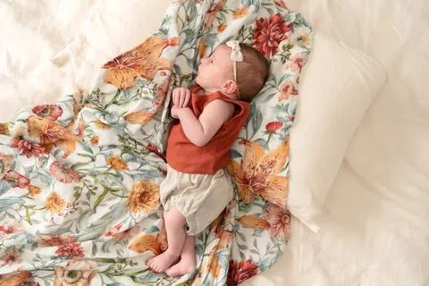 Pop Ya Tot - Le Piccadilly - 100% Organic Cotton Swaddle